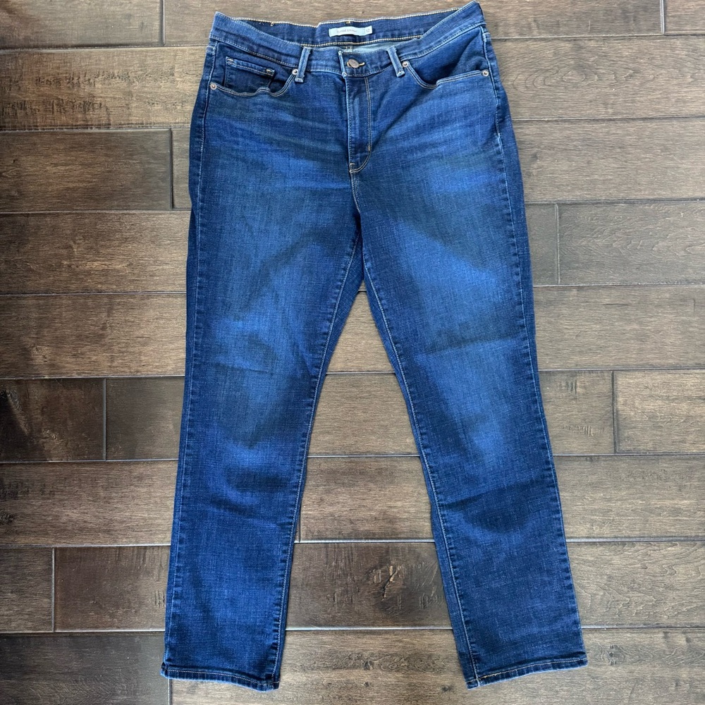 ❤️3/$30 Levi's Classic Straight Fit Women's Jeans – Dark Wash – Size 12 - Picture 2 of 12